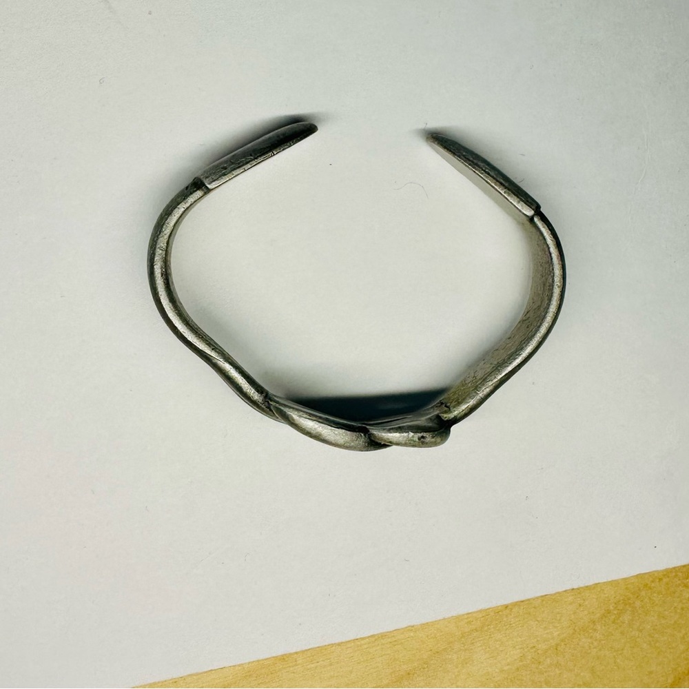 🥂SOLD🥂Pewter Double Love Knot Silver Cuff Bracelet - Picture 3 of 8